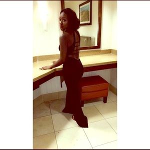 Windsor black dress with leg slit ‼️